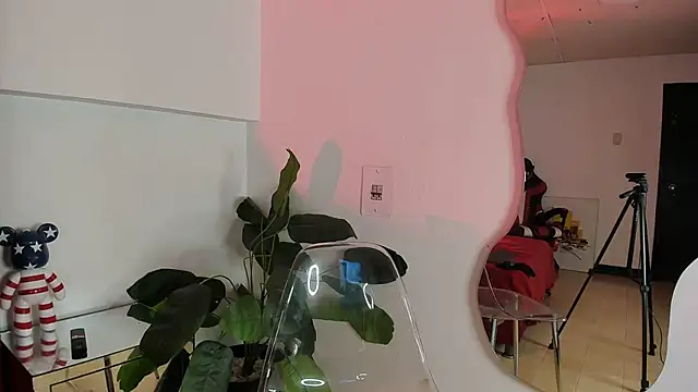 Snapshot of Milanxht chatting on 10-21-25, 09:15 Milanxht online show from 10-21-25, 09:15