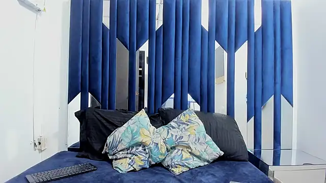 Snapshot of Milanxht chatting on 10-27-25, 06:56 Milanxht online show from 10-27-25, 06:56