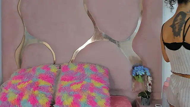 Snapshot of Milanxht chatting on 11-07-25, 09:04 Milanxht online show from 11-07-25, 09:04