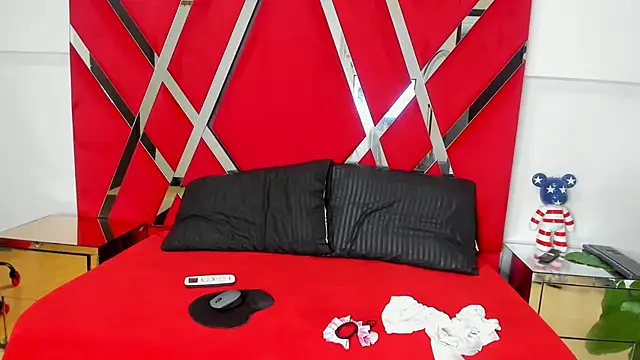 Snapshot of Milanxht chatting on 11-09-25, 08:29 Milanxht online show from 11-09-25, 08:29