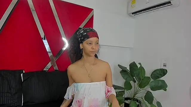 Snapshot of Milanxht chatting on 11-23-25, 08:30 Milanxht online show from 11-23-25, 08:30