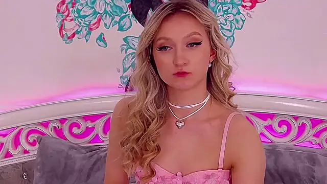 MiaNixan online show from 02-28-25, 07:15