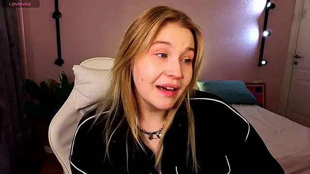 Colleen Blake online show from 04-12-26, 04:45