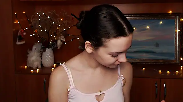  SusieSu  online show from 12-26-24, 09:33