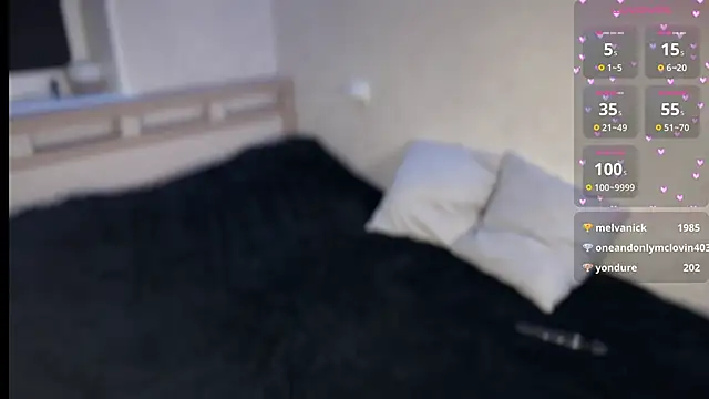 Snapshot of SusieEvans chatting on 02-14-26, 04:04 SusieEvans online show from 02-14-26, 04:04