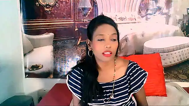 Snapshot of IndianLoveBug chatting on 10-14-25, 05:30 IndianLoveBug online show from 10-14-25, 05:30