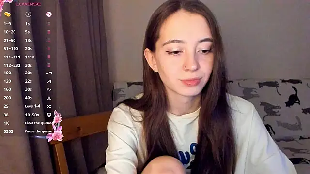 Snapshot of EvaBradley chatting on 12-18-25, 07:20 EvaBradley online show from 12-18-25, 07:20