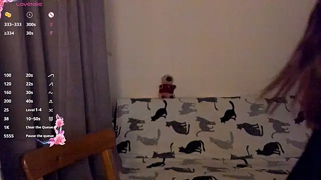 Snapshot of EvaBradley chatting on 12-19-25, 07:21 EvaBradley online show from 12-19-25, 07:21