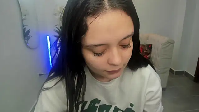 Bella-hadiid online show from 12-27-24, 11:28