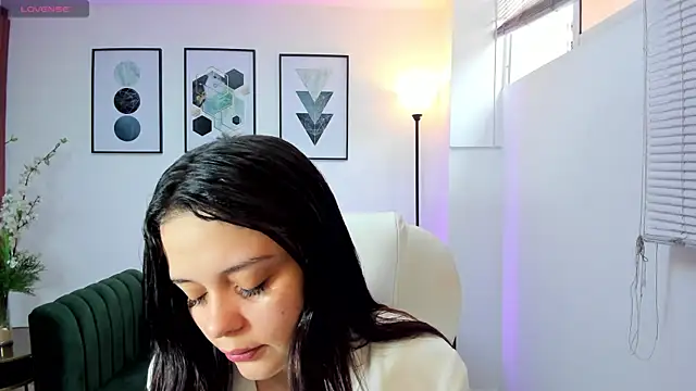 Bella-hadiid online show from 12-29-24, 01:38
