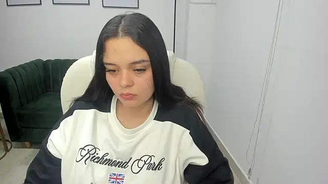 Bella-hadiid online show from 01-05-25, 10:53