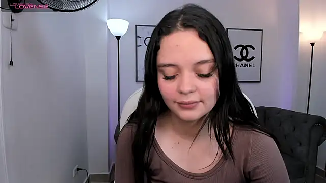 Bella-hadiid online show from 01-08-25, 11:54