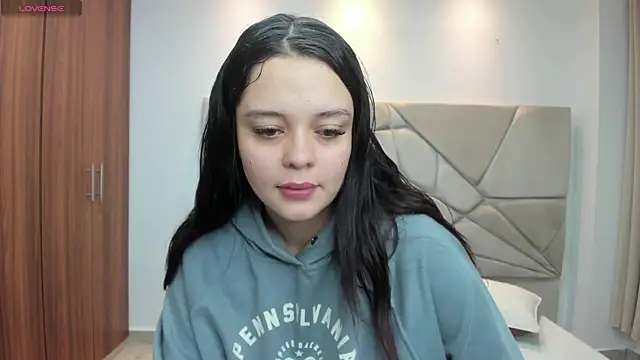 Bella-hadiid online show from 01-23-25, 11:15