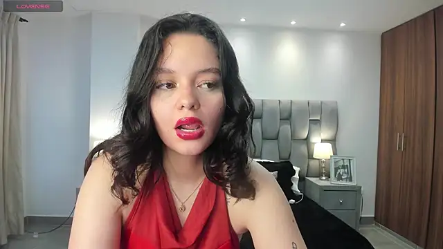 Bella-hadiid online show from 02-07-25, 11:45