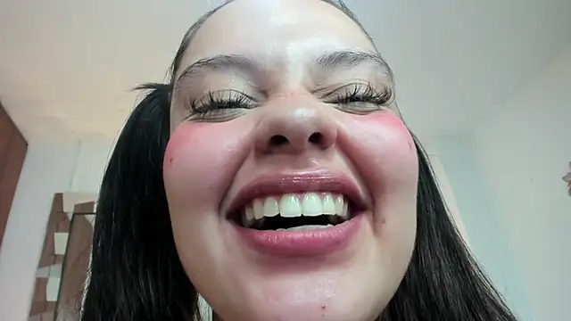 Bella-hadiid online show from 03-08-25, 02:30