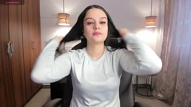 Bella-hadiid online show from 10-11-25, 11:42