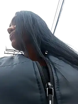 Snapshot of Sara-77 chatting on 01-05-25, 02:30 Sara-77 online show from 01-05-25, 02:30