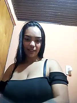 Snapshot of Sara-77 chatting on 01-05-25, 06:13 Sara-77 online show from 01-05-25, 06:13