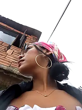 Snapshot of Sara-77 chatting on 01-31-25, 02:28 Sara-77 online show from 01-31-25, 02:28