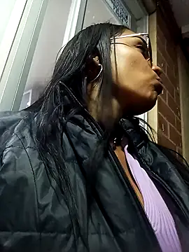 Snapshot of Sara-77 chatting on 02-05-25, 11:50 Sara-77 online show from 02-05-25, 11:50