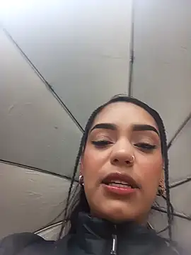 Snapshot of Sara-77 chatting on 02-13-25, 03:35 Sara-77 online show from 02-13-25, 03:35