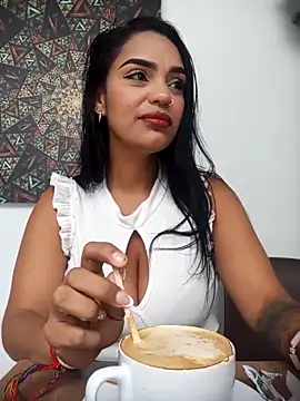 Snapshot of Sara-77 chatting on 03-08-25, 04:50 Sara-77 online show from 03-08-25, 04:50