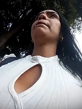 Snapshot of Sara-77 chatting on 03-08-25, 08:25 Sara-77 online show from 03-08-25, 08:25