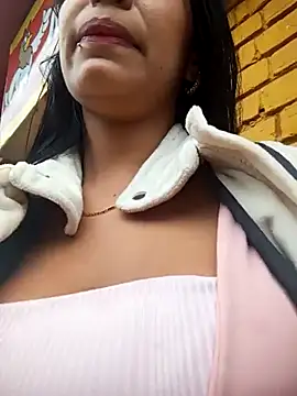 Snapshot of Sara-77 chatting on 03-14-25, 06:39 Sara-77 online show from 03-14-25, 06:39