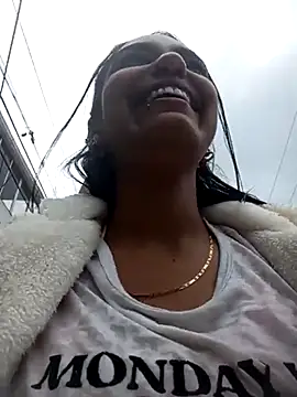 Snapshot of Sara-77 chatting on 03-19-25, 09:05 Sara-77 online show from 03-19-25, 09:05