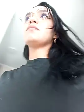 Snapshot of Sara-77 chatting on 09-27-25, 03:17 Sara-77 online show from 09-27-25, 03:17