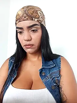 Snapshot of Sara-77 chatting on 10-01-25, 06:14 Sara-77 online show from 10-01-25, 06:14