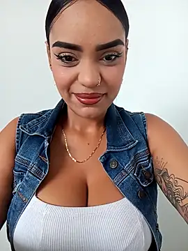 Snapshot of Sara-77 chatting on 10-09-25, 03:10 Sara-77 online show from 10-09-25, 03:10