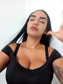 Snapshot of Sara-77 chatting on 10-24-25, 02:57 Sara-77 online show from 10-24-25, 02:57