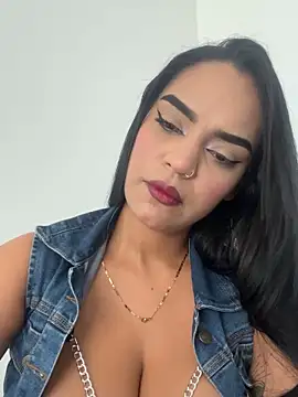 Snapshot of Sara-77 chatting on 10-31-25, 03:46 Sara-77 online show from 10-31-25, 03:46