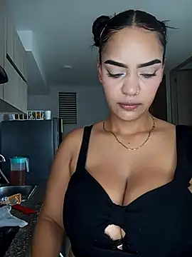 Snapshot of Sara-77 chatting on 11-11-25, 03:01 Sara-77 online show from 11-11-25, 03:01