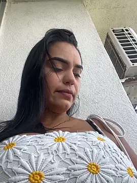 Snapshot of Sara-77 chatting on 12-04-25, 06:05 Sara-77 online show from 12-04-25, 06:05