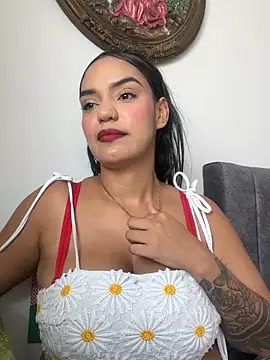 Snapshot of Sara-77 chatting on 12-18-25, 05:52 Sara-77 online show from 12-18-25, 05:52