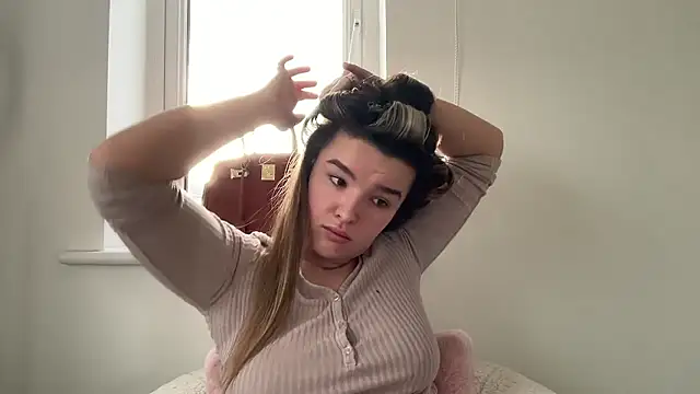 Snapshot of maisiesmithx chatting on 01-17-26, 11:37 maisiesmithx online show from 01-17-26, 11:37