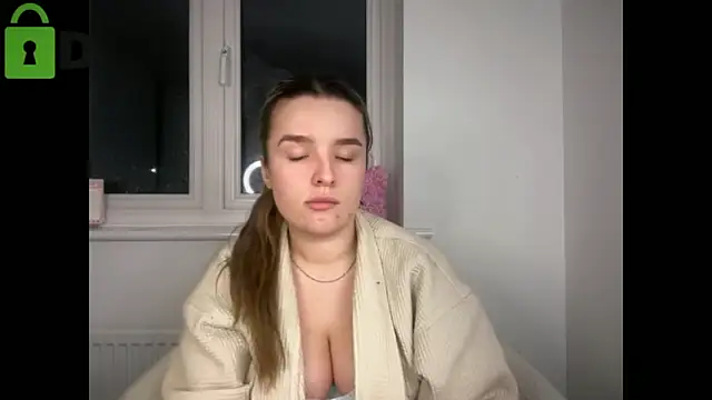 Snapshot of maisiesmithx chatting on 02-05-26, 10:03 maisiesmithx online show from 02-05-26, 10:03