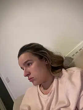 Snapshot of maisiesmithx chatting on 02-17-26, 11:00 maisiesmithx online show from 02-17-26, 11:00