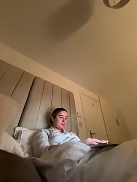 Snapshot of maisiesmithx chatting on 02-20-26, 02:41 maisiesmithx online show from 02-20-26, 02:41