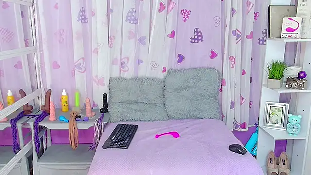 Snapshot of DevoniCollins chatting on 02-07-25, 07:38 DevoniCollins online show from 02-07-25, 07:38