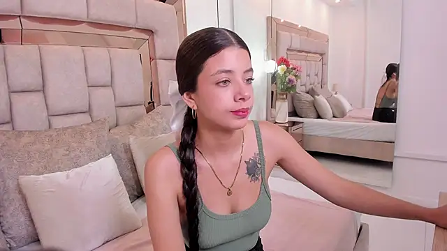 Snapshot of coraltaylor chatting on 10-11-25, 03:10 coraltaylor online show from 10-11-25, 03:10