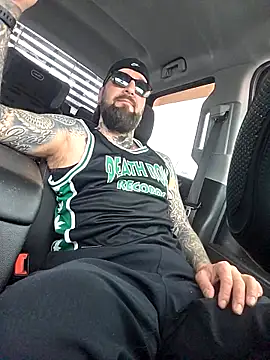 Beardedtattood online show from 11-12-25, 01:22