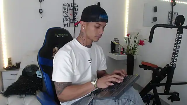 Leonard Price online show from 02-21-25, 03:34