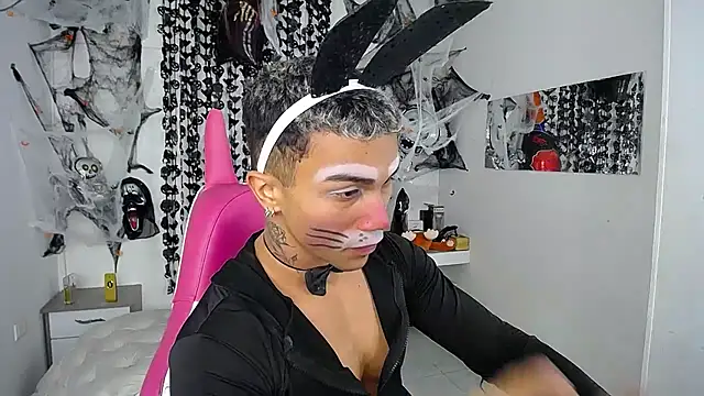 Leonard Price online show from 10-24-25, 03:25