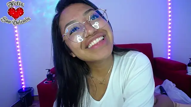 Snapshot of ricura_mily chatting on 02-20-25, 03:45 ricura mily online show from 02-20-25, 03:45