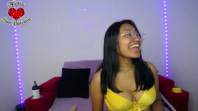 Snapshot of ricura_mily chatting on 02-27-25, 01:48 ricura mily online show from 02-27-25, 01:48