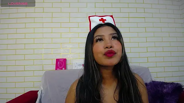 Snapshot of ricura_mily chatting on 10-19-25, 04:24 ricura mily online show from 10-19-25, 04:24