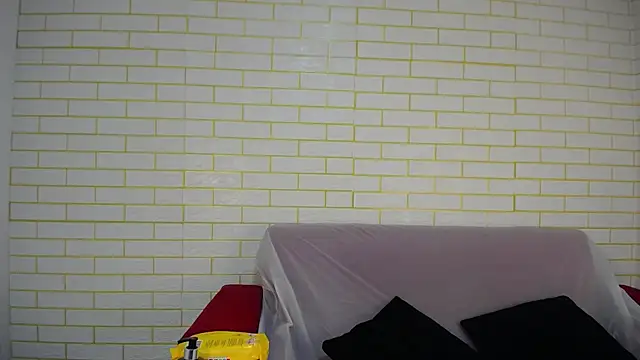 Snapshot of ricura_mily chatting on 10-31-25, 07:20 ricura mily online show from 10-31-25, 07:20